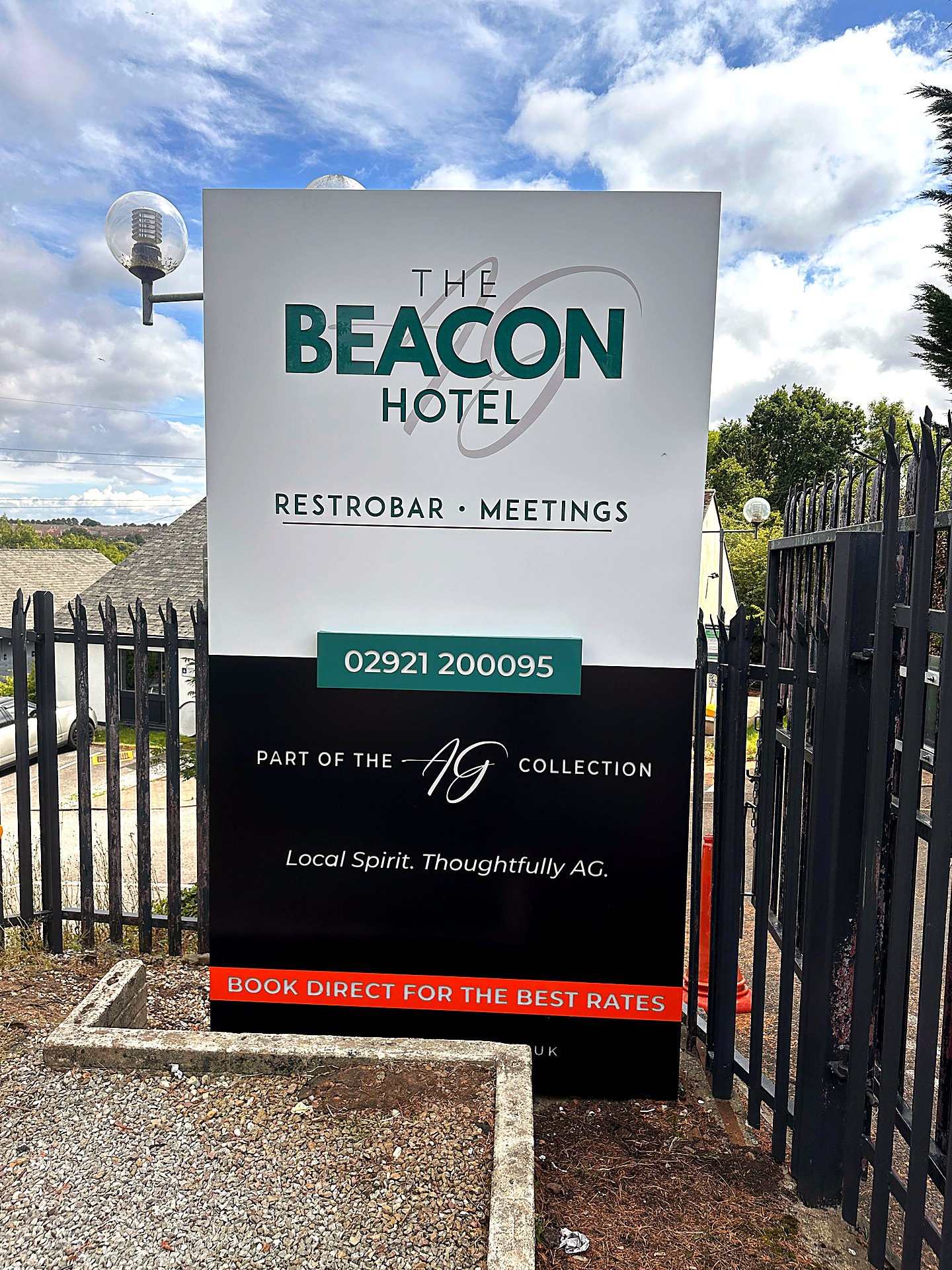 The Beacon Hotel monument sign