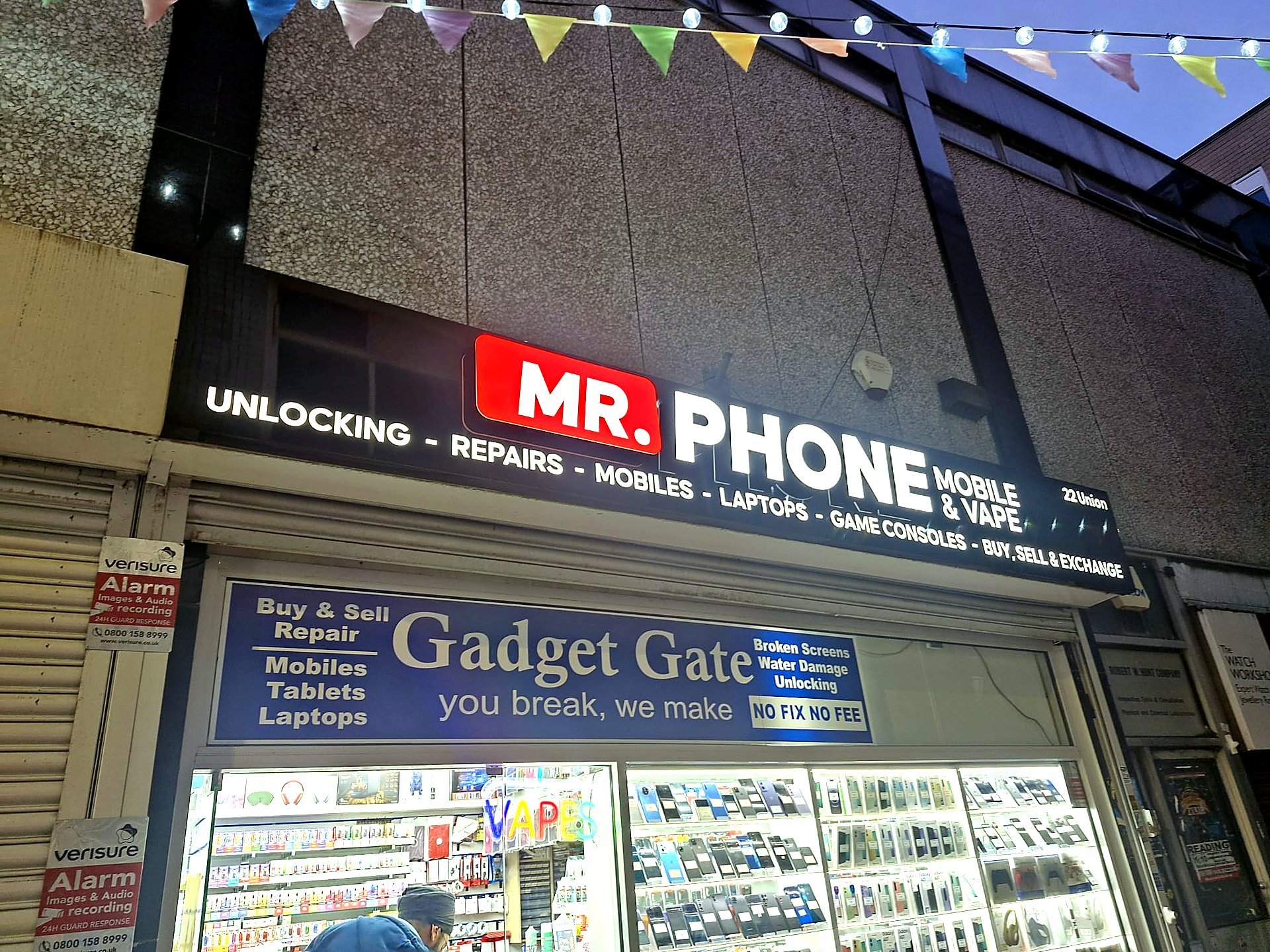Mr Phone & Gadget Gate fascia signs