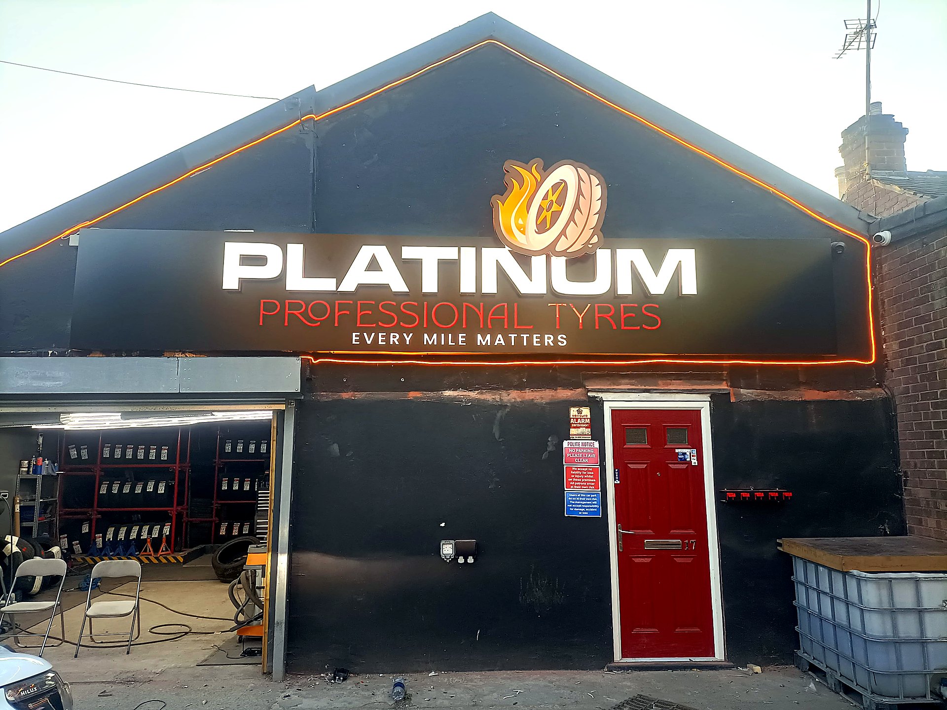 Platinum Professional Tyres illuminated sign